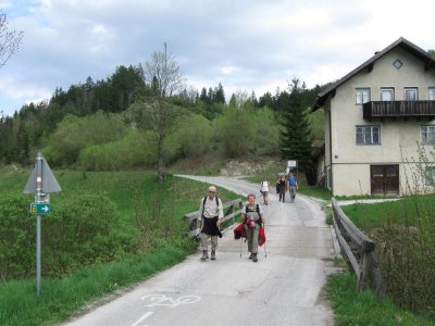 ZUM VERGR�SSERN DRAUFKLICKEN - Fusswallfahrt nach Mariazell 2013 � Pfarre St. Othmar in M�dling