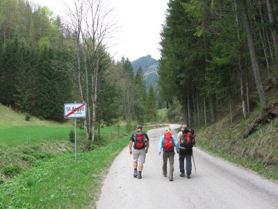 ZUM VERGR�SSERN DRAUFKLICKEN - Fusswallfahrt nach Mariazell 2013 � Pfarre St. Othmar in M�dling