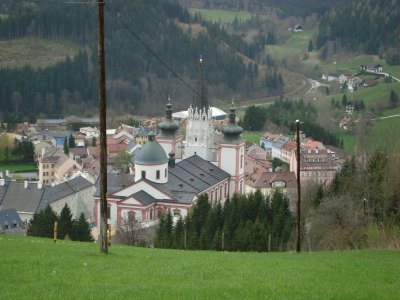 ZUM VERGR�SSERN DRAUFKLICKEN - Fusswallfahrt nach Mariazell 2013 � Pfarre St. Othmar in M�dling