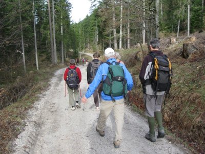 ZUM VERGR�SSERN DRAUFKLICKEN - Fusswallfahrt nach Mariazell 2013 � Pfarre St. Othmar in M�dling