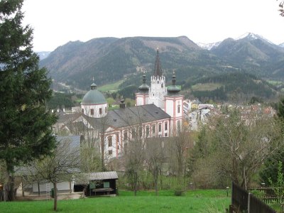 ZUM VERGR�SSERN DRAUFKLICKEN - Fusswallfahrt nach Mariazell 2013 � Pfarre St. Othmar in M�dling