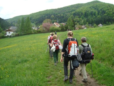 ZUM VERGR�SSERN DRAUFKLICKEN - Fusswallfahrt nach Mariazell 2014 � Pfarre St. Othmar in M�dling