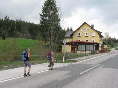ZUM VERGR�SSERN DRAUFKLICKEN - Fusswallfahrt nach Mariazell 2014 � Pfarre St. Othmar in M�dling