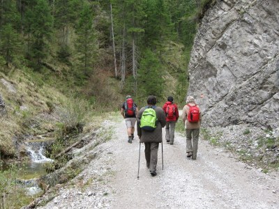 ZUM VERGR�SSERN DRAUFKLICKEN - Fusswallfahrt nach Mariazell 2014 � Pfarre St. Othmar in M�dling