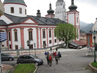 ZUM VERGR�SSERN DRAUFKLICKEN - Fusswallfahrt nach Mariazell 2014 � Pfarre St. Othmar in M�dling