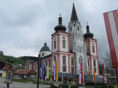 ZUM VERGR�SSERN DRAUFKLICKEN - Fusswallfahrt nach Mariazell 2014 � Pfarre St. Othmar in M�dling
